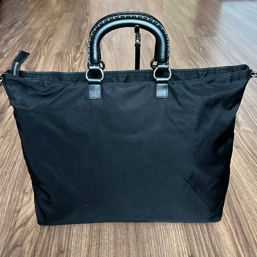 A220 - 💯 % authentic Prada tote bag - Picture 3 of 16